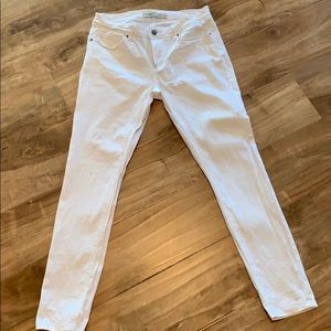 Women’s size 7 stretchy white jeans